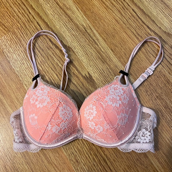 Victoria's Secret Other - Victoria’s Secret coral lace 32A push up bra